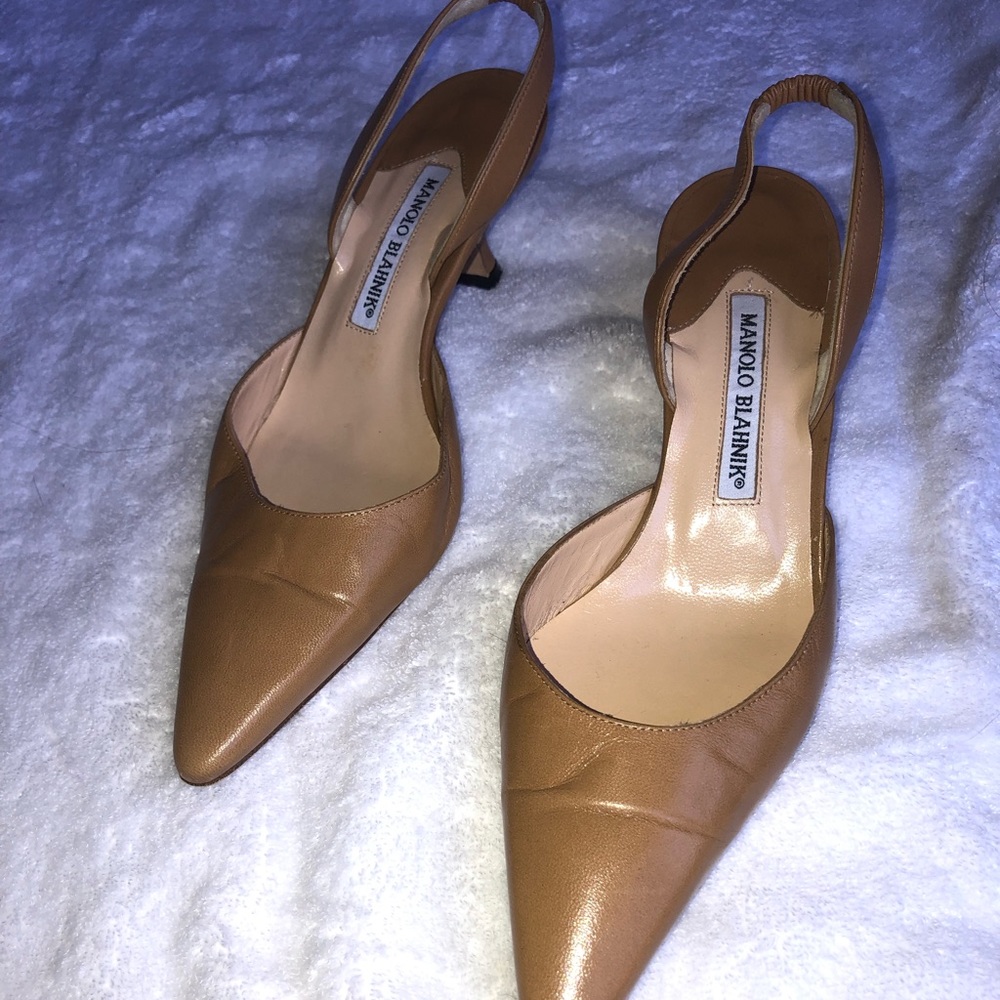 Manolo Blahnik Kitten Heel Size 7 - Tan